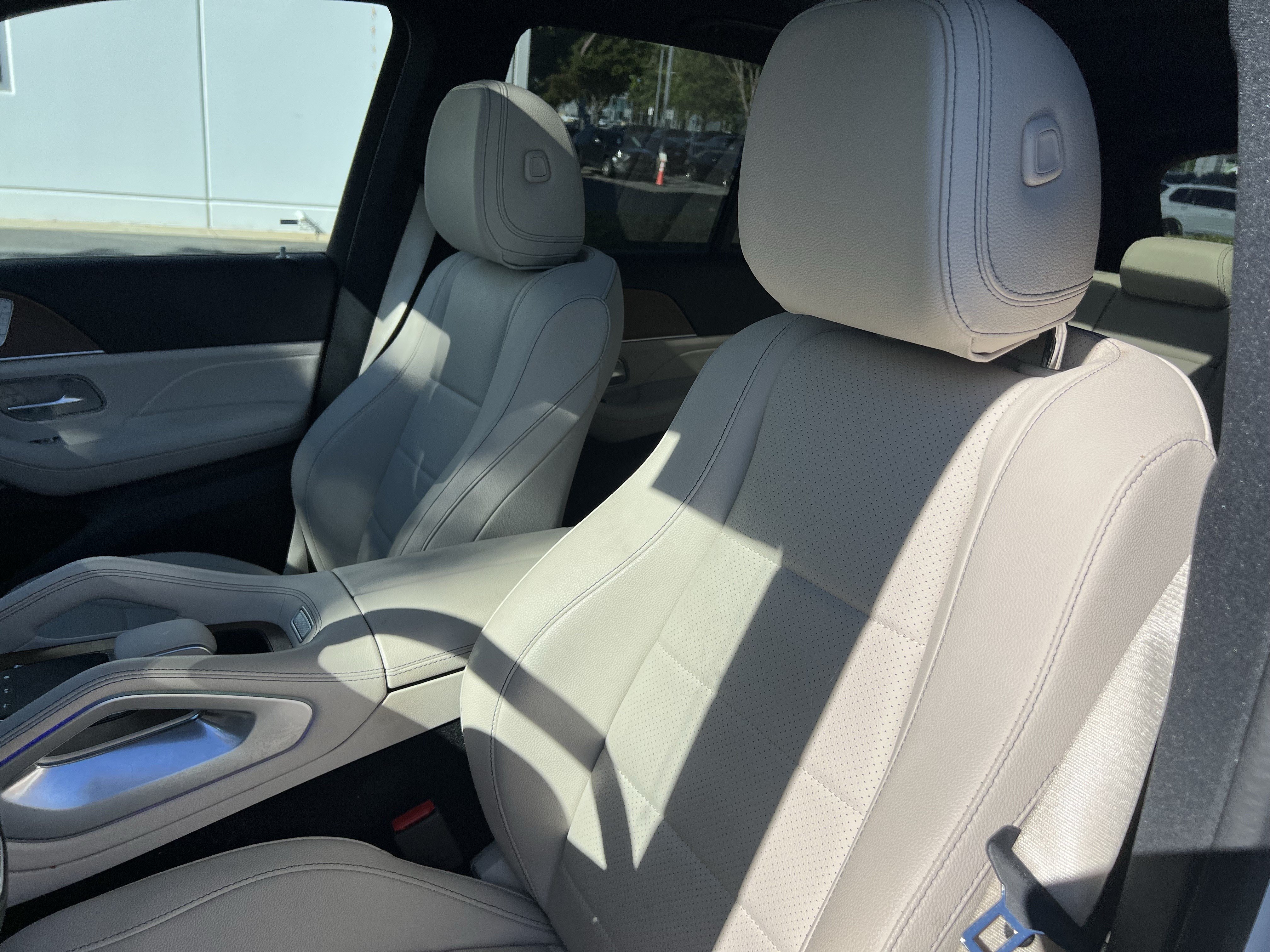 Used 2025 Mercedes-Benz GLE 450 4MATIC w/ AMG Line Exterior image 16