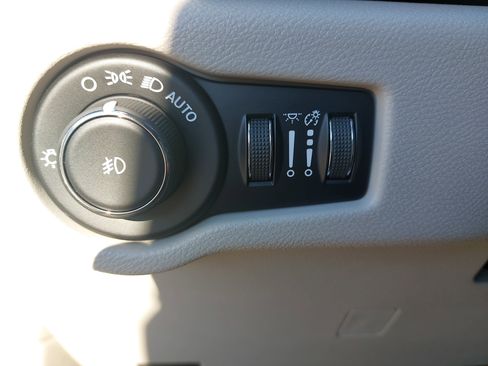 Used 2019 Chrysler Pacifica Touring-L Plus w/ Advanced Safetytec Group image 28