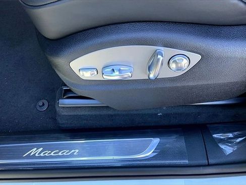 Certified 2026 Porsche Macan AWD/4WD image 31