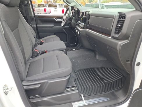 New 2026 GMC Sierra 1500 SLE w/ Preferred Package image 7