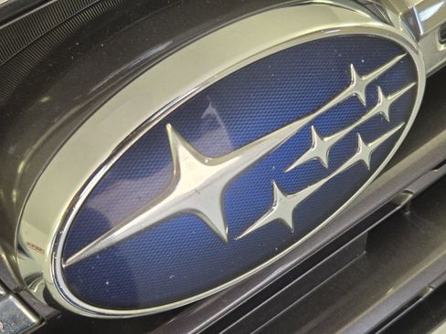Used 2019 Subaru Outback 3.6R Limited AWD/4WD image 11