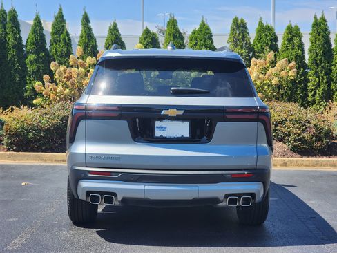 Used 2025 Chevrolet Traverse LT image 8