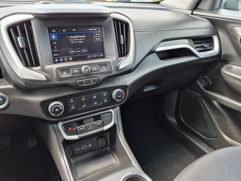 Used 2024 GMC Terrain SLE FWD image 22