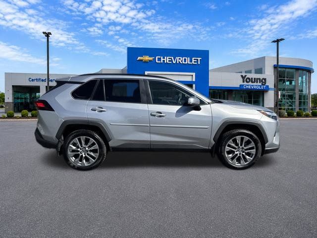 Used 2022 Toyota RAV4 XLE Premium AWD/4WD image 8