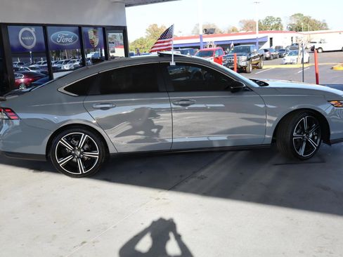 Used 2025 Honda Accord Sport image 4