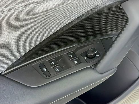 Used 2025 Volkswagen Tiguan S image 17