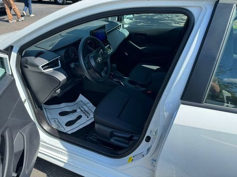 Used 2025 Toyota Corolla LE FWD image 3