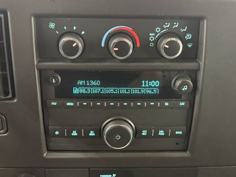 Used 2021 Chevrolet Express 3500 Extended w/ Driver Convenience Package RWD image 16