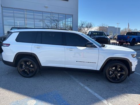 Used 2021 Jeep Grand Cherokee L Limited image 34