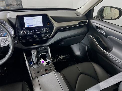 Used 2023 Toyota Highlander XLE AWD/4WD image 20