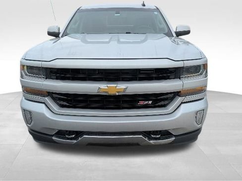 Used 2018 Chevrolet Silverado 1500 LT w/ Texas Edition AWD/4WD image 8