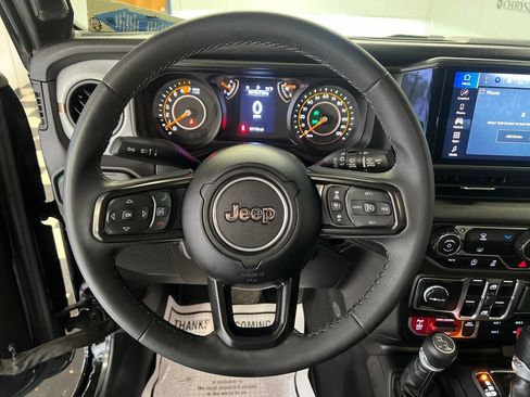 Used 2025 Jeep Wrangler Unlimited Sport AWD/4WD image 20