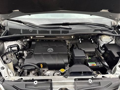 Used 2012 Toyota Sienna LE image 25