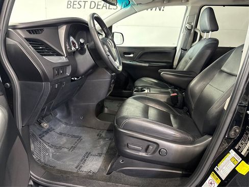 Used 2016 Toyota Sienna SE w/ SE Preferred Package FWD image 9