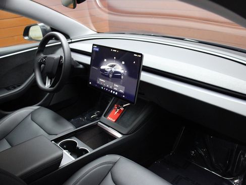 Used 2024 Tesla Model 3 Long Range AWD/4WD image 29