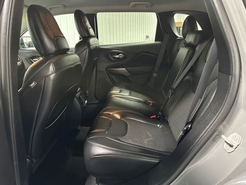 Used 2020 Jeep Cherokee Latitude Plus w/ Cold Weather Group AWD/4WD image 11