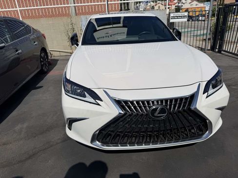Used 2024 Lexus ES 300h w/ Premium Package FWD image 2