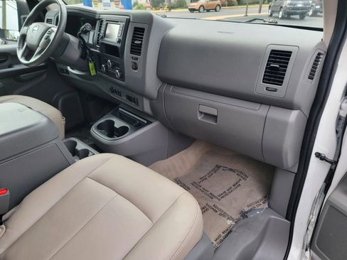 Used 2020 Nissan NV 3500 SL image 11