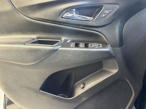 Used 2018 Chevrolet Equinox LT image 23