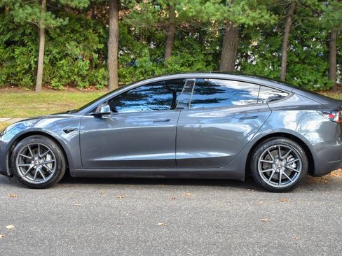 Used 2022 Tesla Model 3 Long Range AWD/4WD image 4