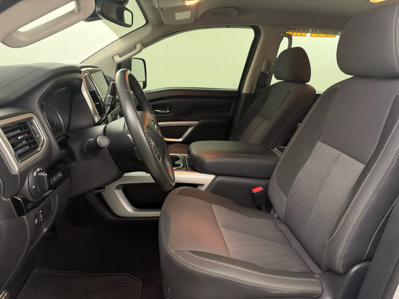 Used 2021 Nissan Titan SV w/ SV Convenience Package AWD/4WD image 14