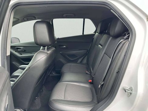 Used 2017 Chevrolet Trax LT w/ LT Convenience Package AWD/4WD image 17