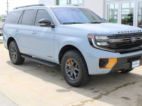 Used 2025 Ford Expedition Tremor AWD/4WD image 1
