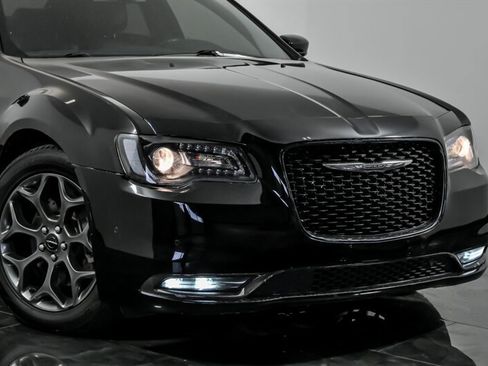 Used 2018 Chrysler 300 S w/ 300S Premium Group AWD/4WD image 2