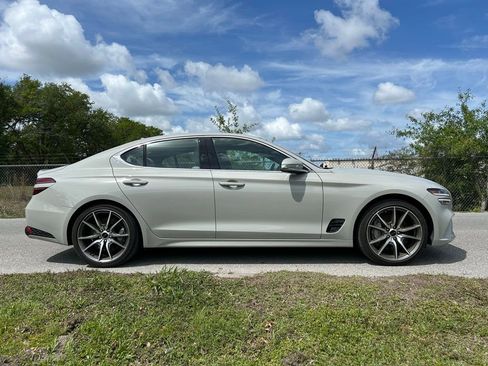 Used 2025 Genesis G70 2.5T image 6