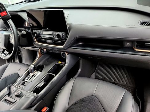 Used 2025 Toyota Grand Highlander AWD Hybrid image 24