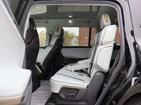 Used 2023 Rivian R1S Adventure AWD/4WD image 15