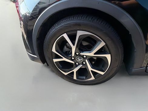 Used 2019 Toyota C-HR XLE FWD image 8