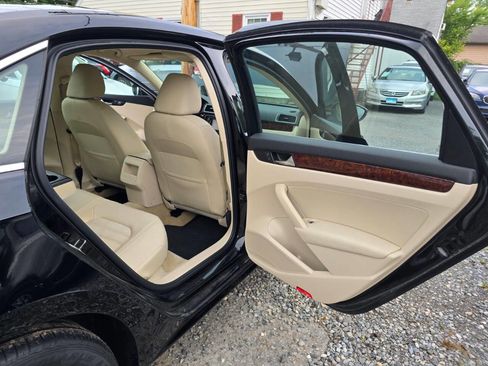 Used 2012 Volkswagen Passat 3.6 SEL Premium image 25