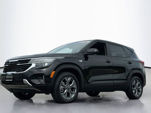 Used 2025 Kia Seltos LX AWD/4WD image 3