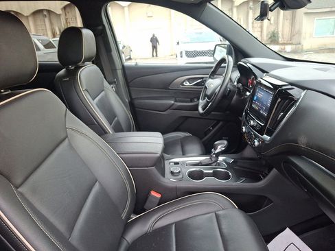 Used 2023 Chevrolet Traverse Premier image 21