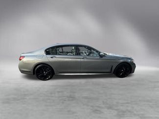 Used 2022 BMW 740i w/ M Sport Package RWD video 3