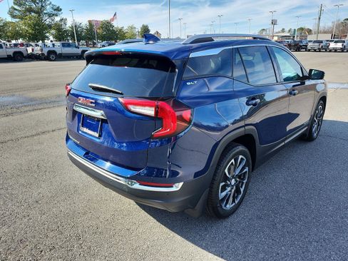 Certified 2022 GMC Terrain SLT image 3