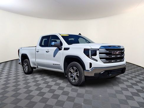 Used 2025 GMC Sierra 1500 SLE w/ X31 Off-Road Package AWD/4WD image 1
