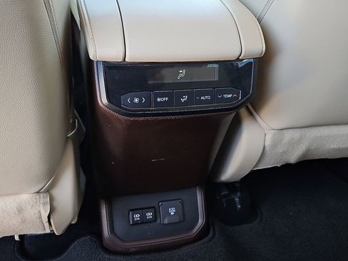 Used 2021 Toyota Highlander Limited AWD/4WD image 19