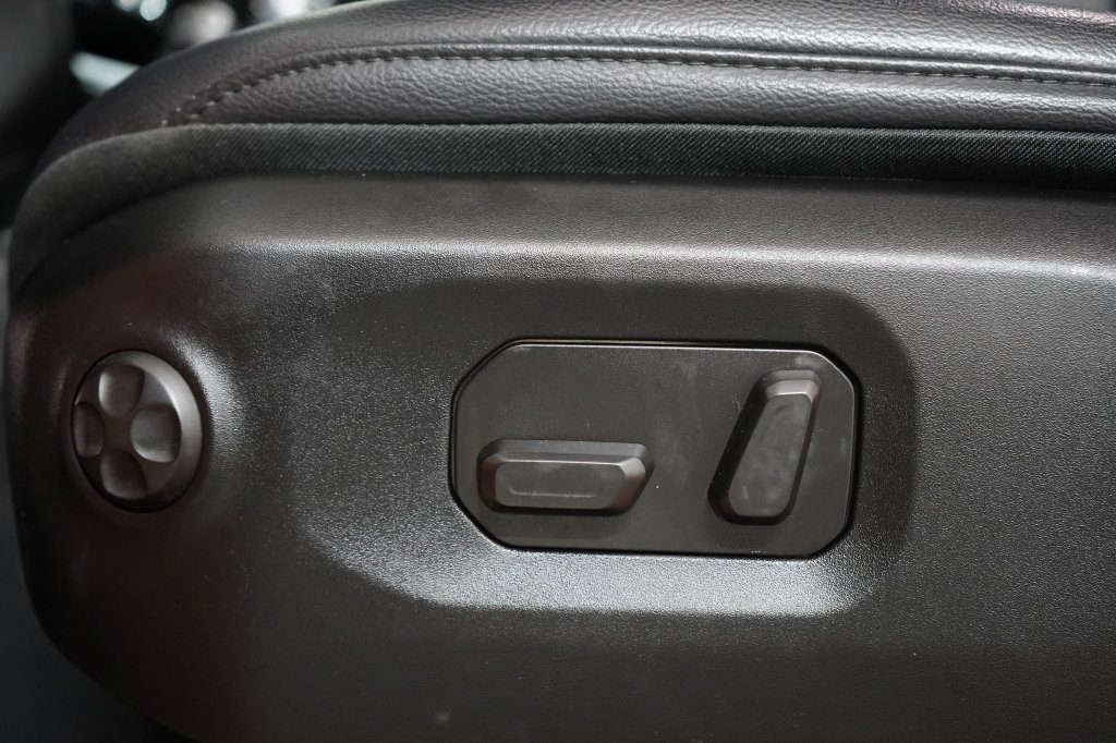 Certified 2025 Jeep Wrangler Unlimited Sahara AWD/4WD image 17