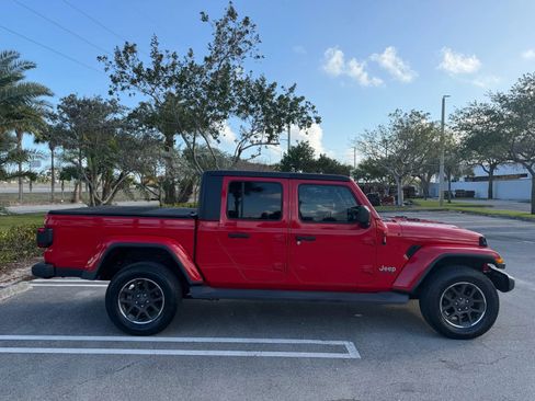 Used 2020 Jeep Gladiator Overland image 13