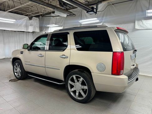 Used 2008 Cadillac Escalade Luxury image 3