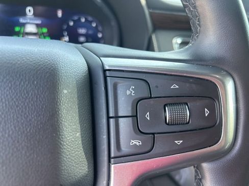 Used 2024 Chevrolet Suburban Premier AWD/4WD image 19