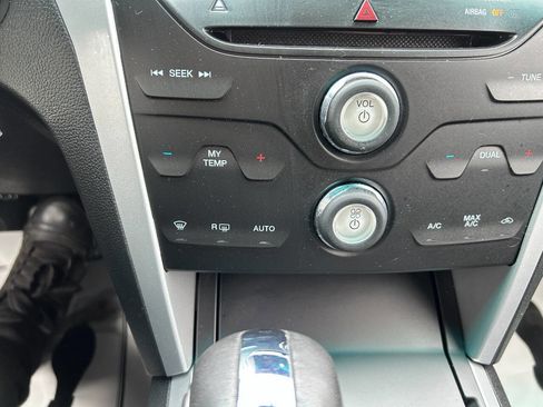 Used 2014 Ford Explorer XLT w/ Equipment Group 202A AWD/4WD image 22