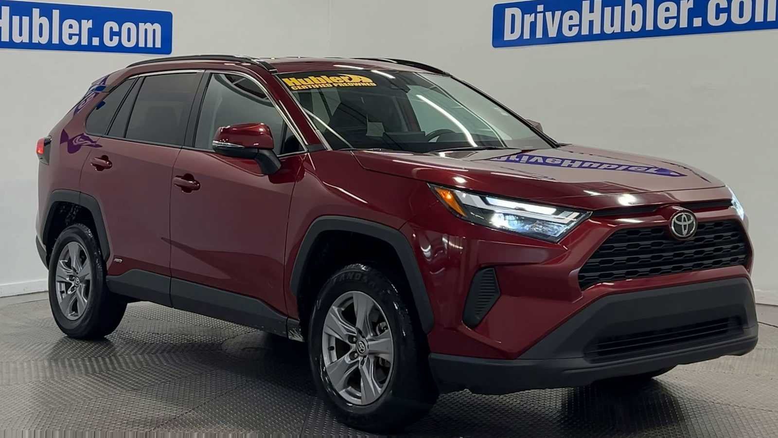 Used 2025 Toyota RAV4 XLE AWD/4WD image 2