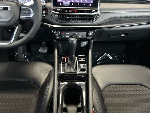 Used 2022 Jeep Compass Latitude AWD/4WD image 11