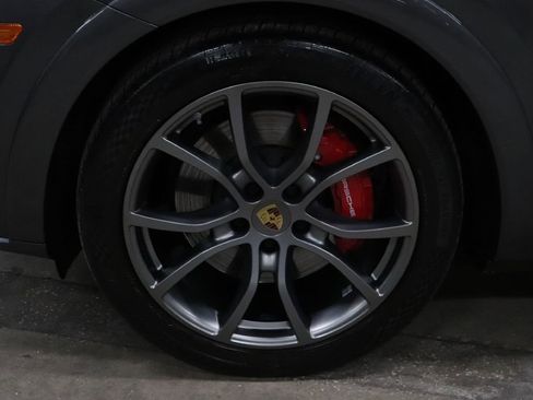 Used 2021 Porsche Cayenne GTS image 32