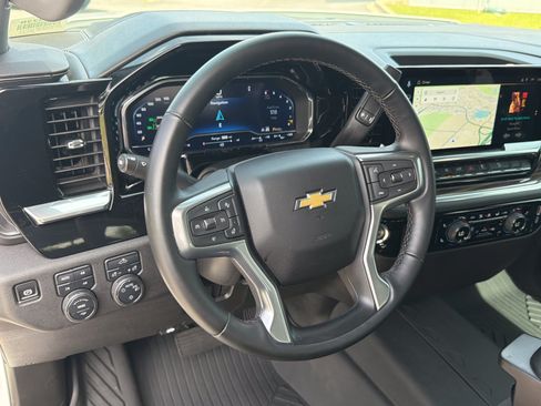 Used 2025 Chevrolet Silverado 1500 LT AWD/4WD image 17