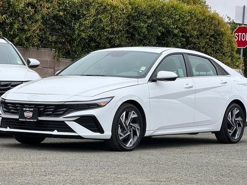 Used 2025 Hyundai Elantra SEL FWD image 10