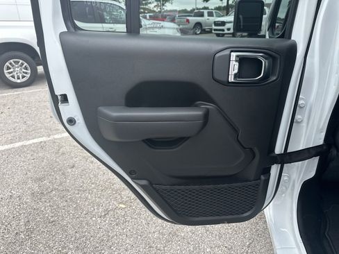 New 2025 Jeep Gladiator Sport image 42